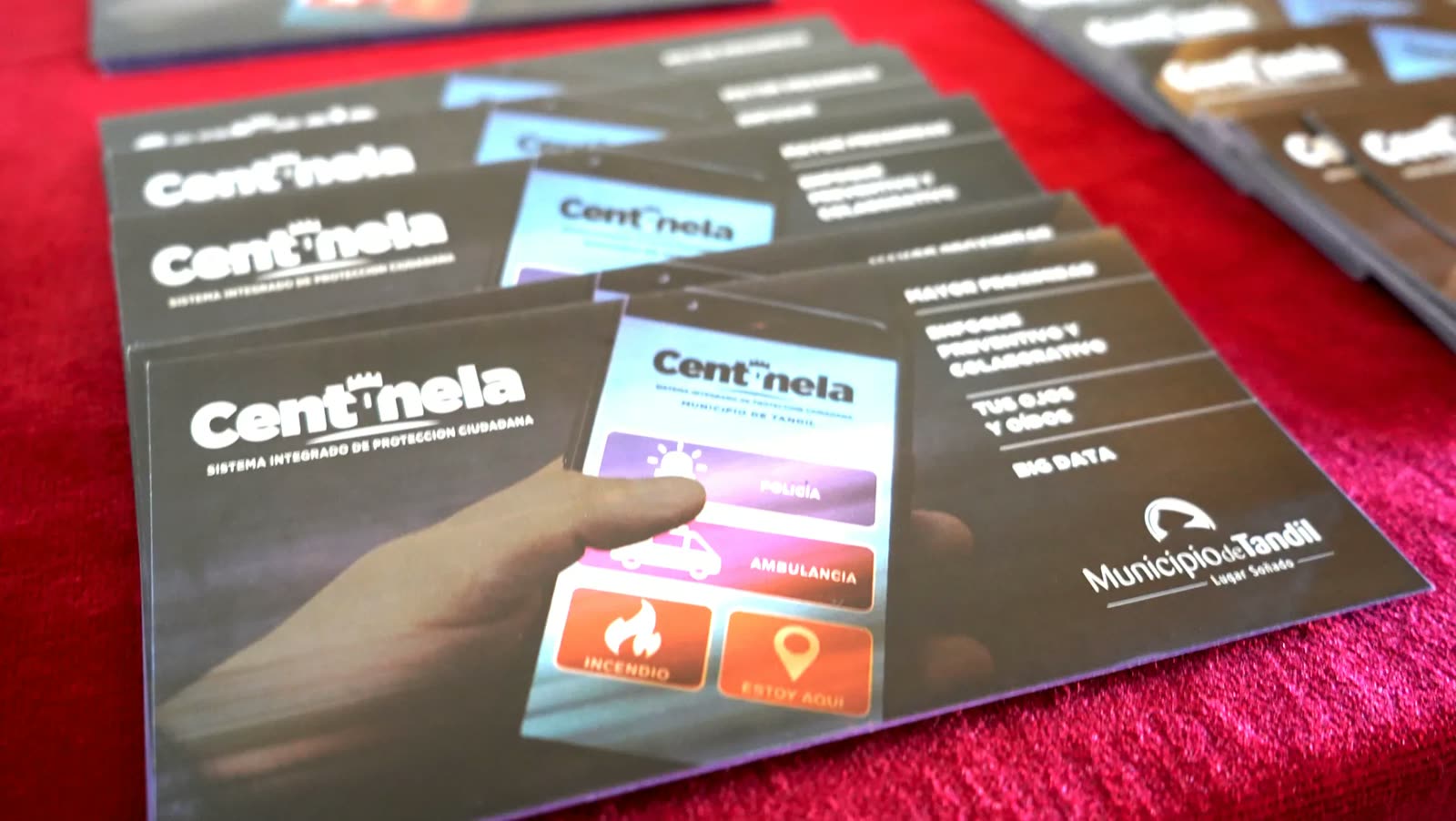 Material informativo de Centinela utilizado para explicar las alertas