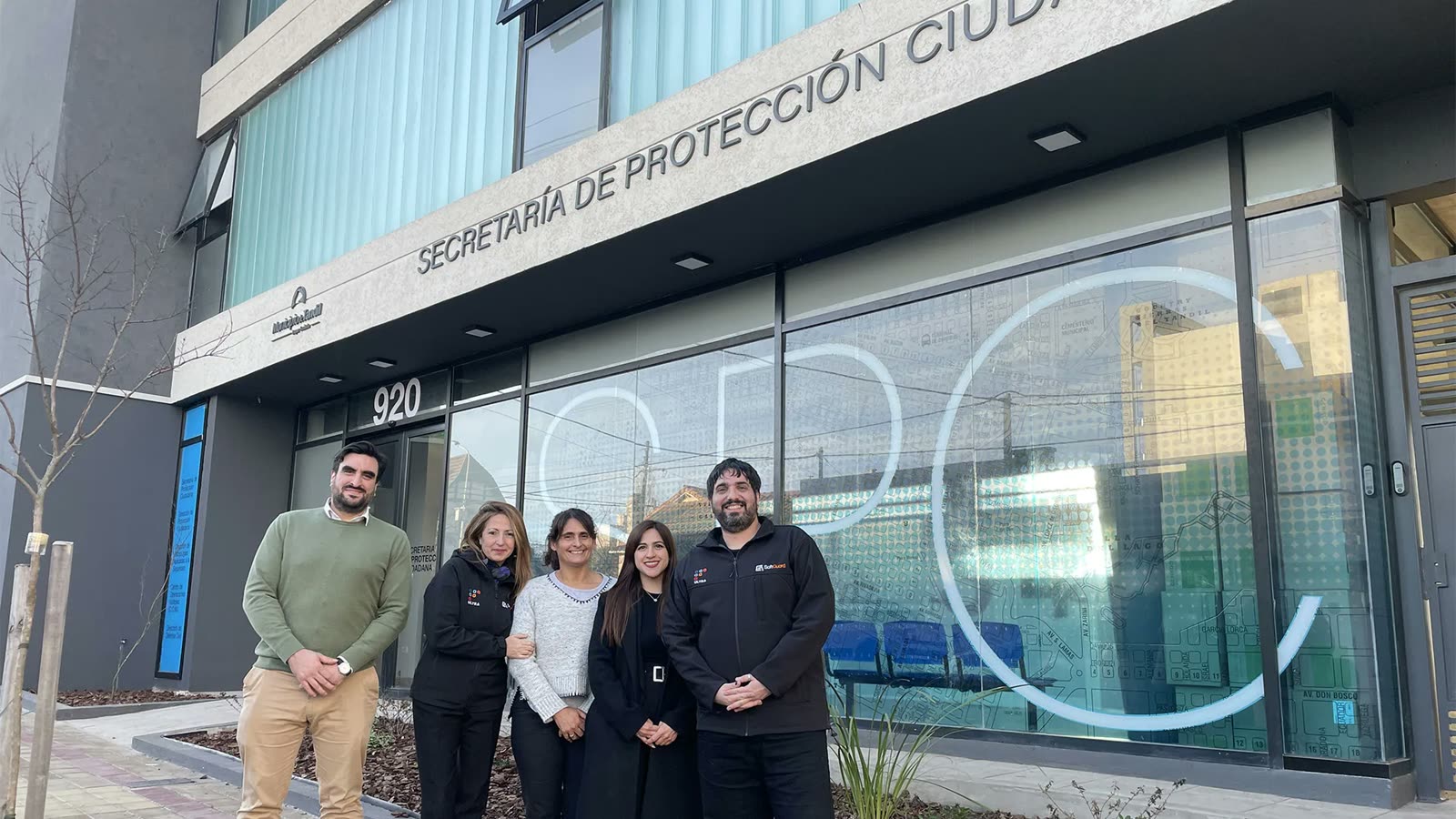 Equipo frente a la Secretaría de Protección Ciudadana