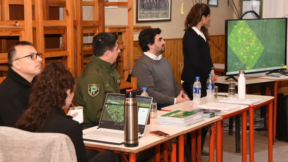 Presentación de Tranqueras Seguras a productores y vecinos rurales en De La Canal